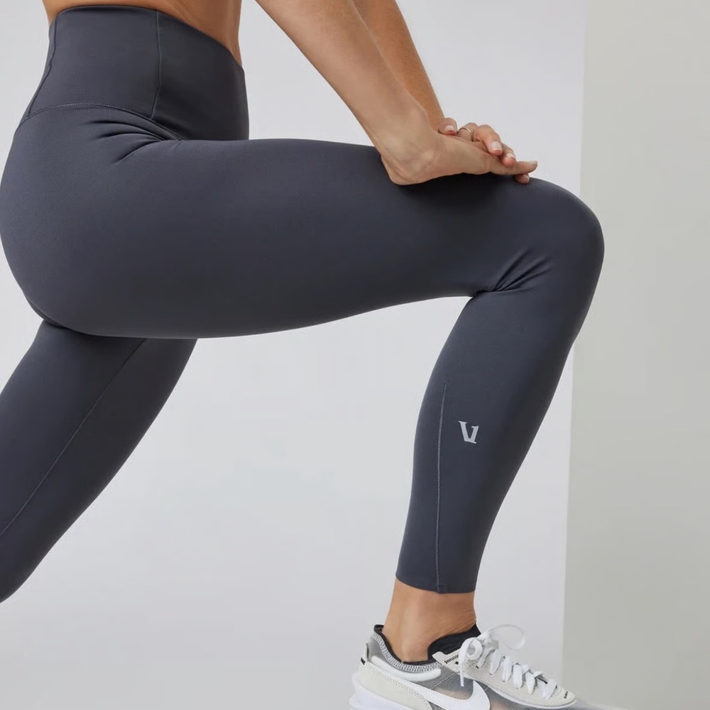 Vuori Evolve leggings. Size small.